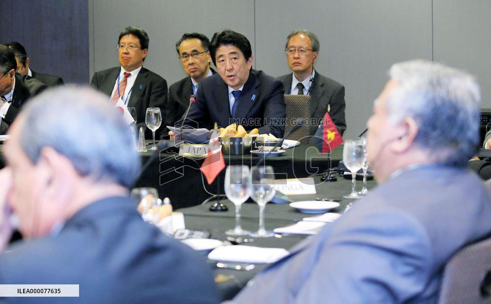 Abe meets with leaders of Pacific island states