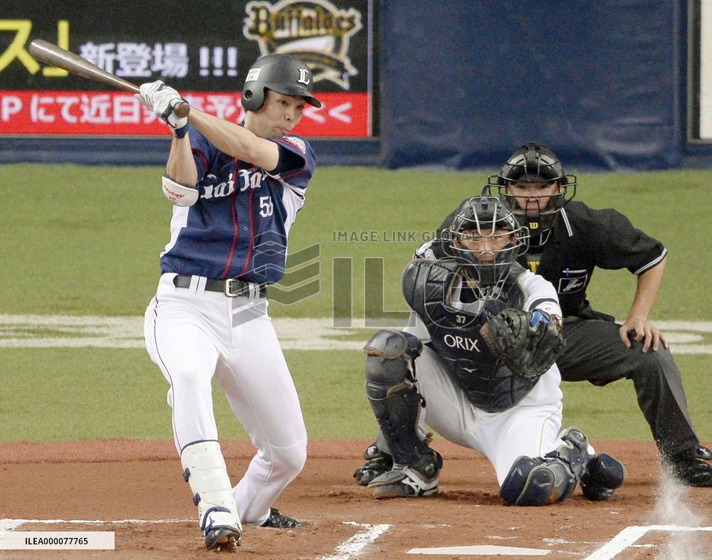 Akiyama breaks Murton's single-season record with 215th hit