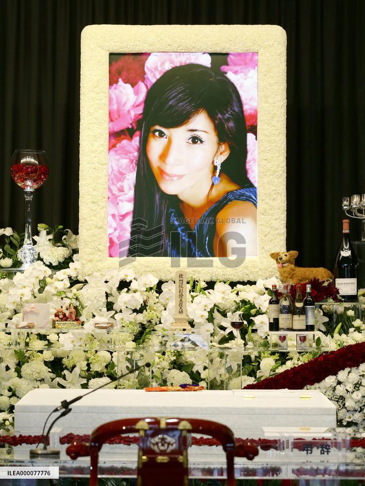 Funeral held for actress Naomi Kawashima