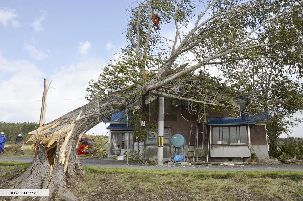 Strong storm injures people, disrupts transportation in Japan
