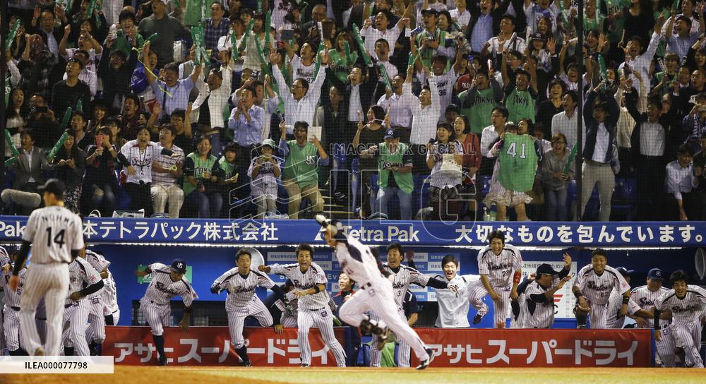 Swallows fly to 1st CL pennant in 14 years