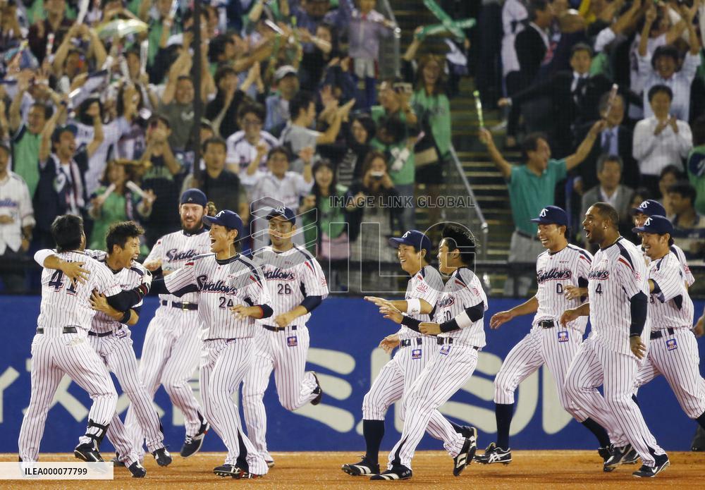 Swallows fly to 1st CL pennant in 14 years