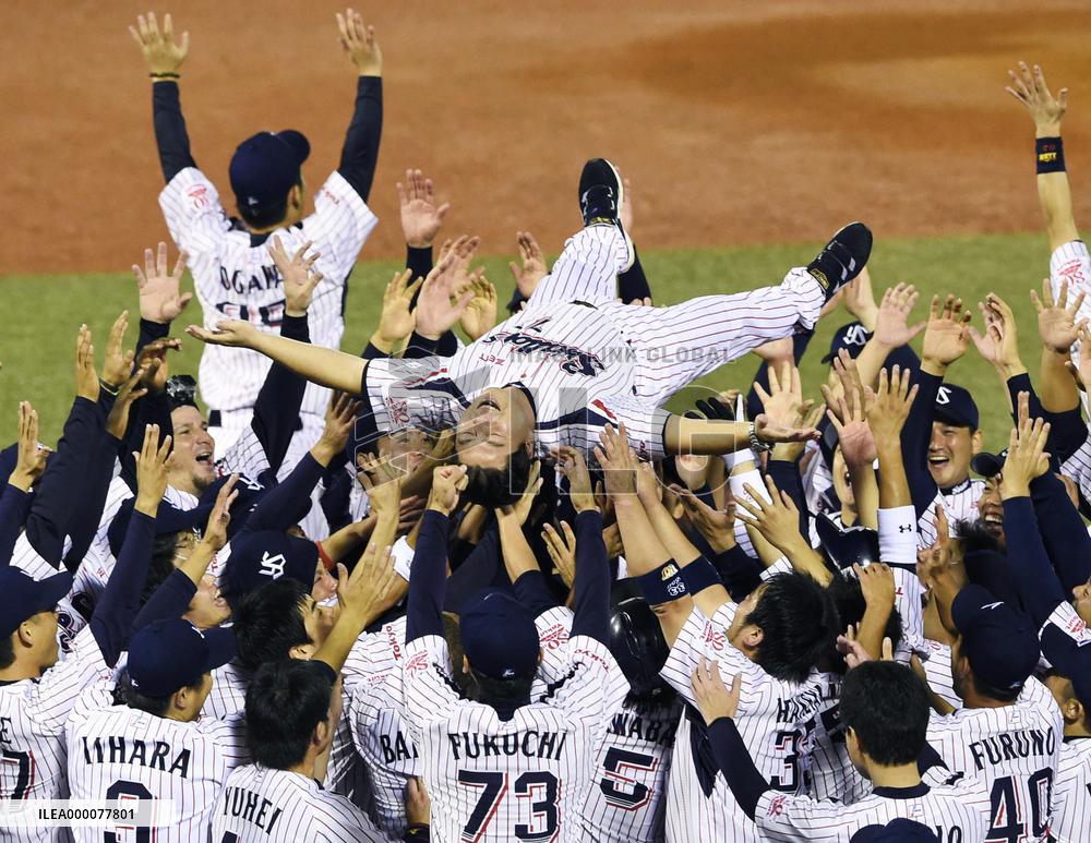 Swallows fly to 1st CL pennant in 14 years