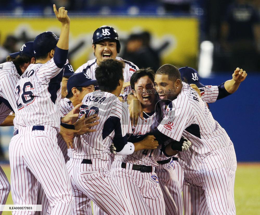 Swallows fly to 1st CL pennant in 14 years