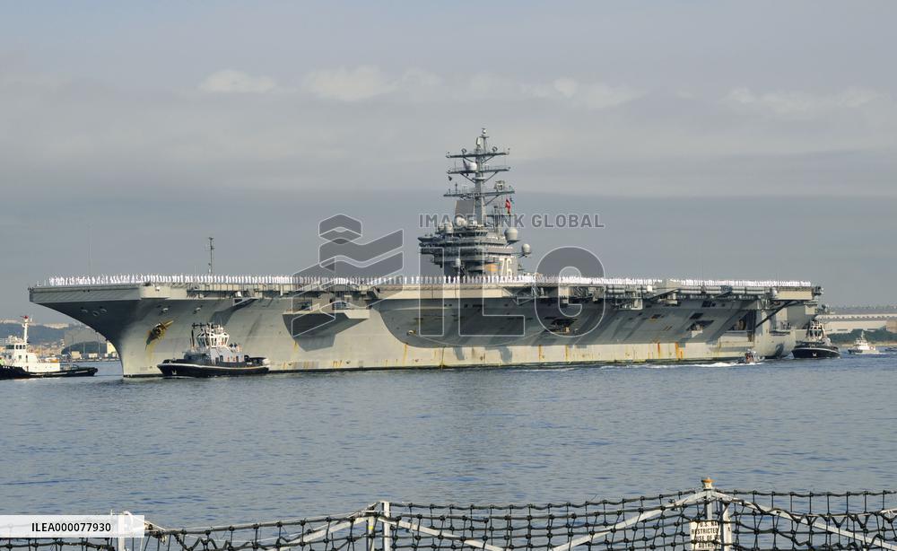 U.S. nuclear-powered flattop Ronald Reagan nears Japan port