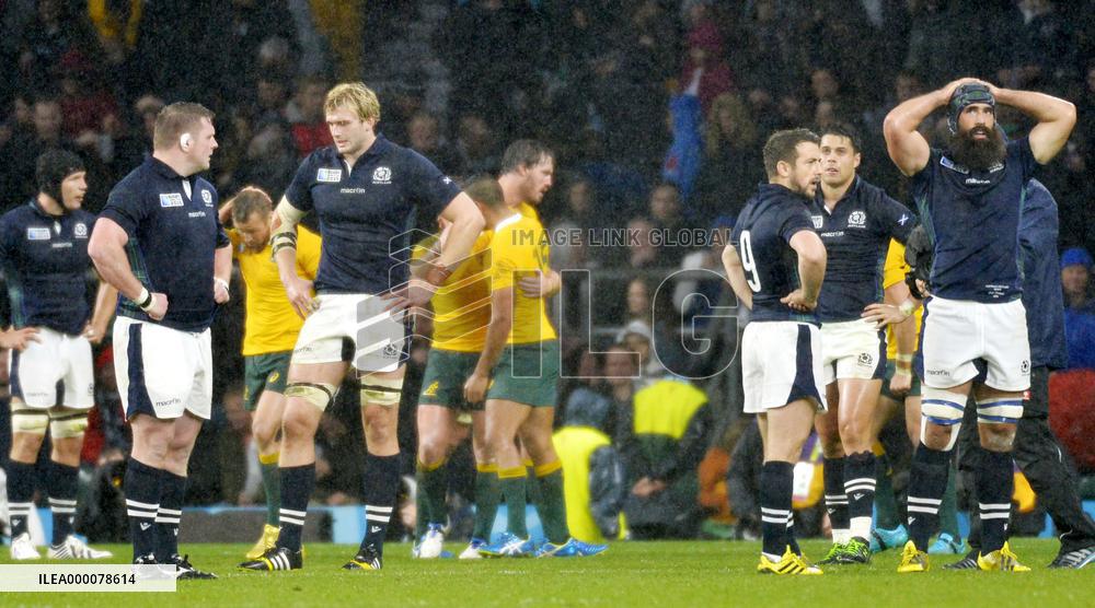Rugby: Australia edge Scotland on last minute penalty