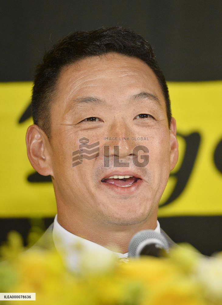Hanshin's new manager Kanemoto attends press conference