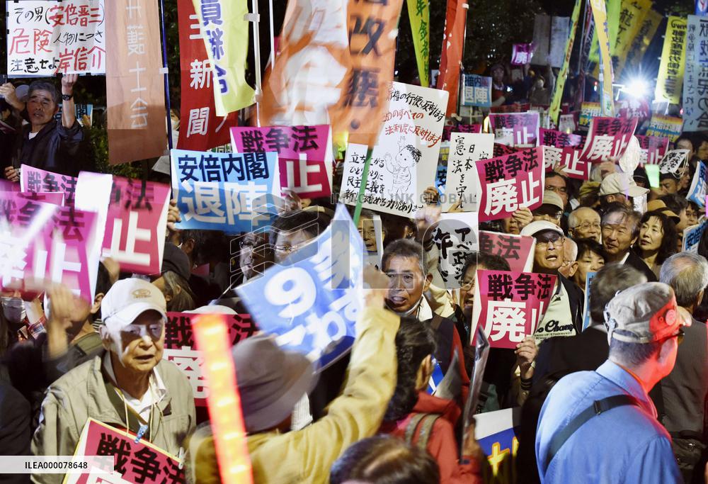 Rally against security legislation held in front of Diet
