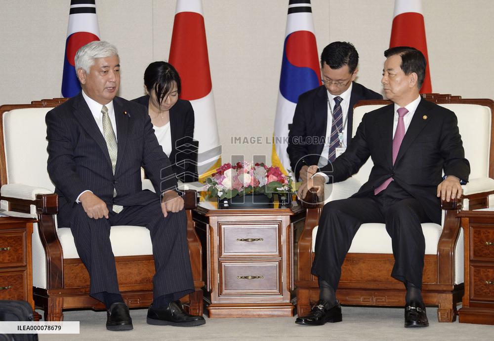 S. Korean, Japanese defense chiefs meet in Seoul