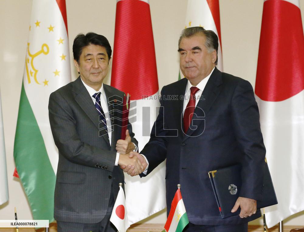 Abe meets Tajik president to discuss aid for infrastructure