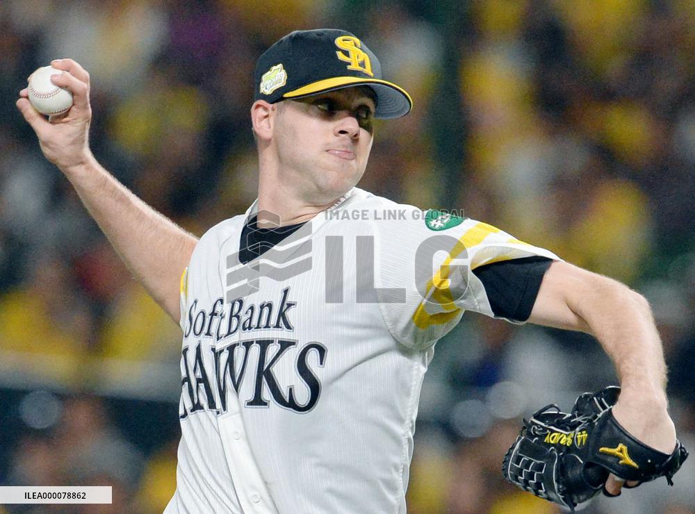 SoftBank Hawks, Yakult Swallows play in Game 2 of Japan Series