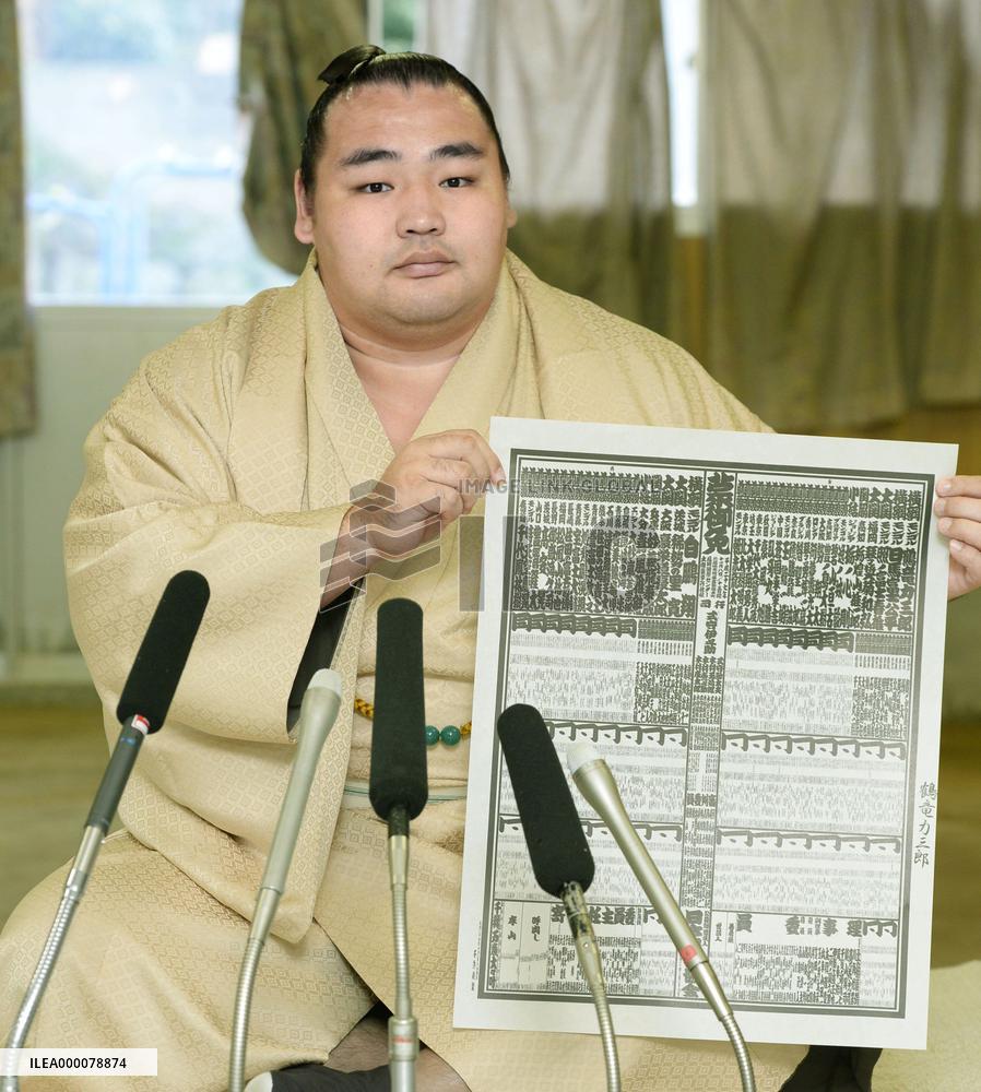 Kakuryu takes prestigious east yokozuna slot for Kyushu basho