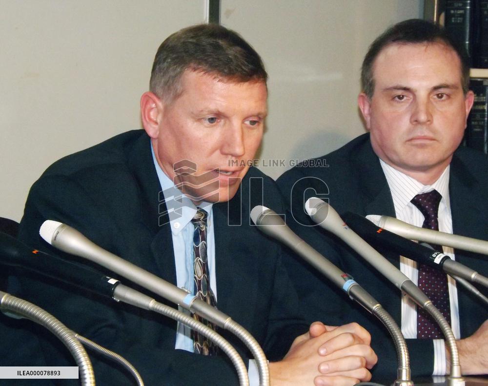 U.S. father calls for return of his daughter at Japan family court