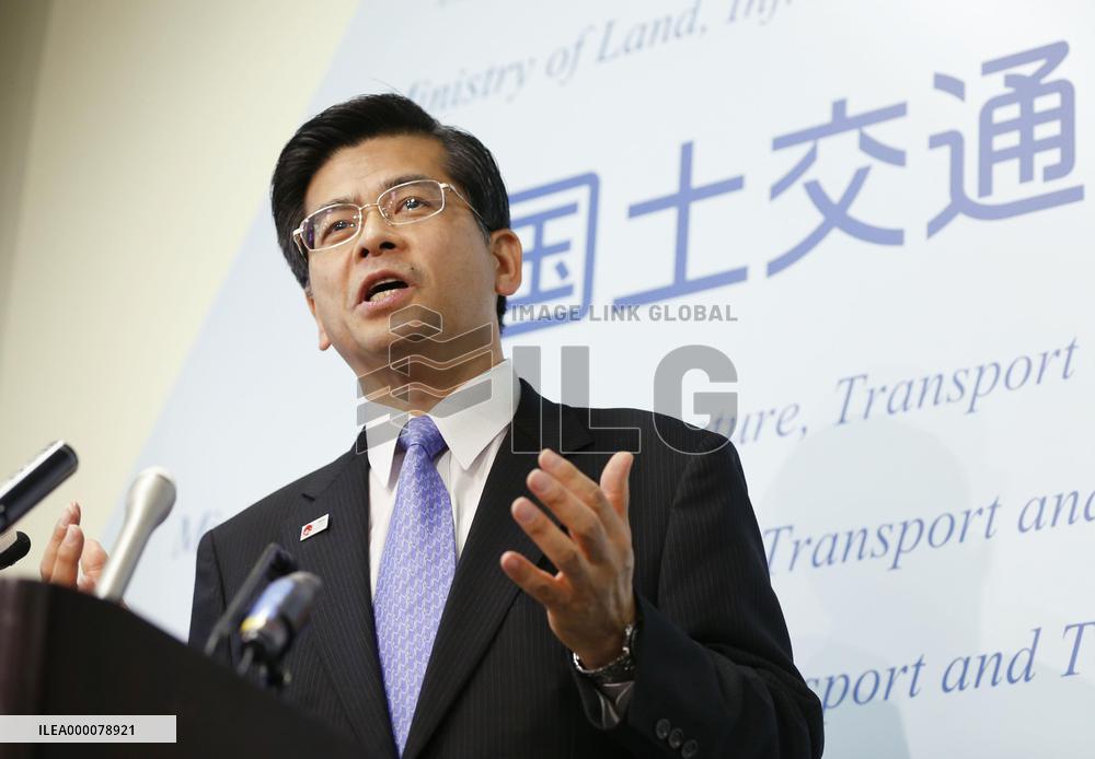 Land minister invalidates Okinawa decision