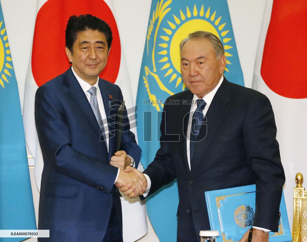 Japanese PM Abe meets Kazakhstan Pres. Nazarbayev