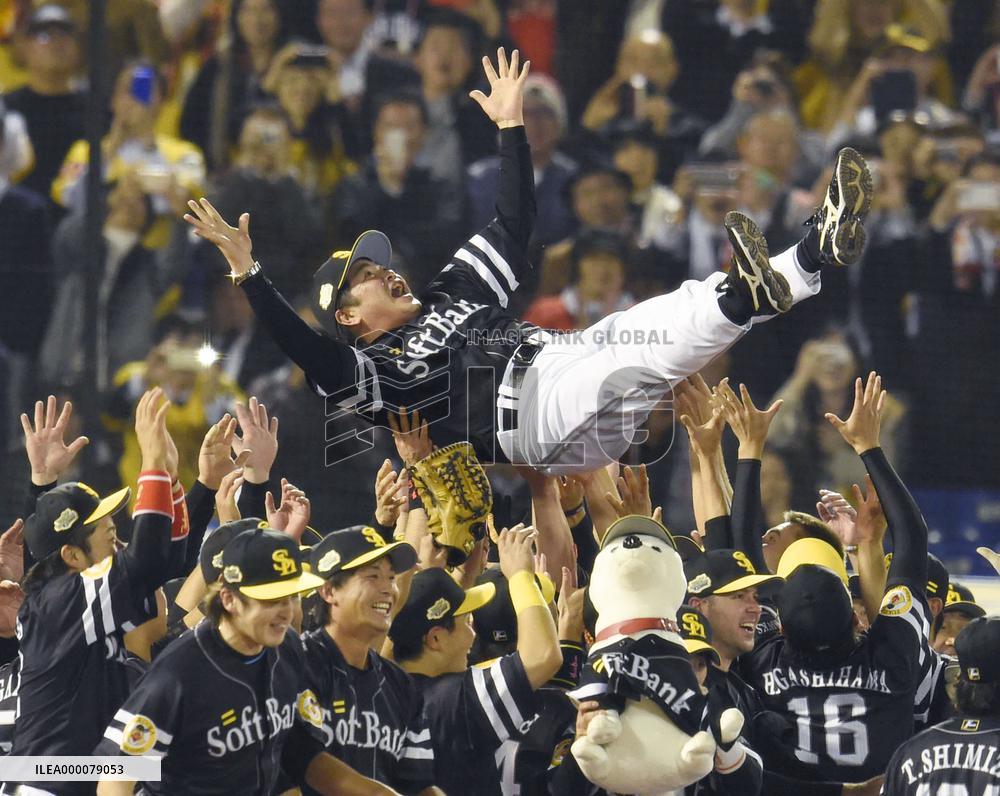 Lee leads Hawks to repeat Japan Series championship