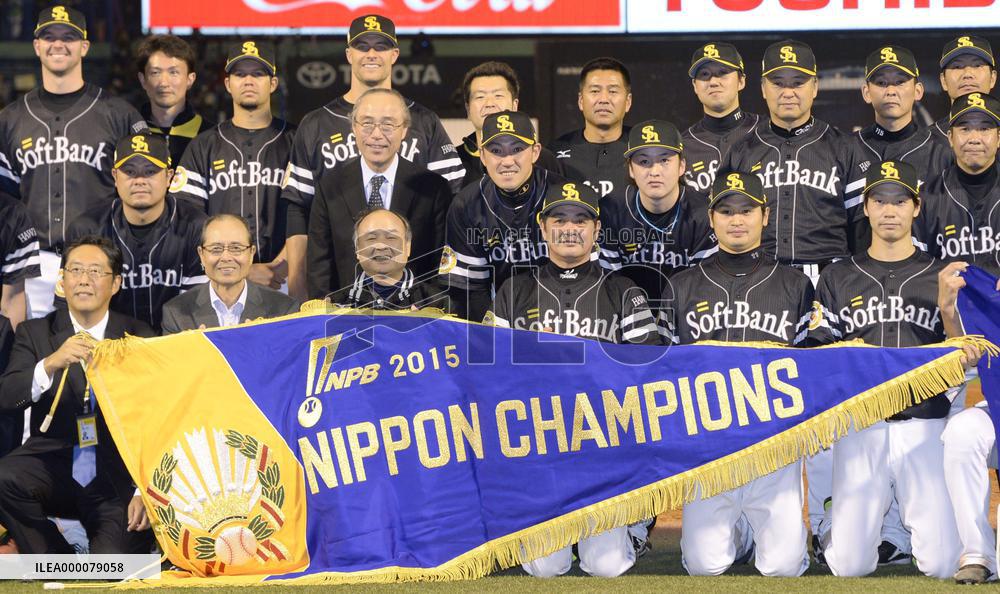 Lee leads Hawks to repeat Japan Series championship