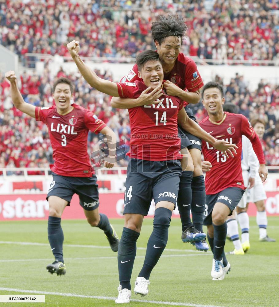 Soccer: Kashima crush holders Gamba to win 6th Nabisco Cup title