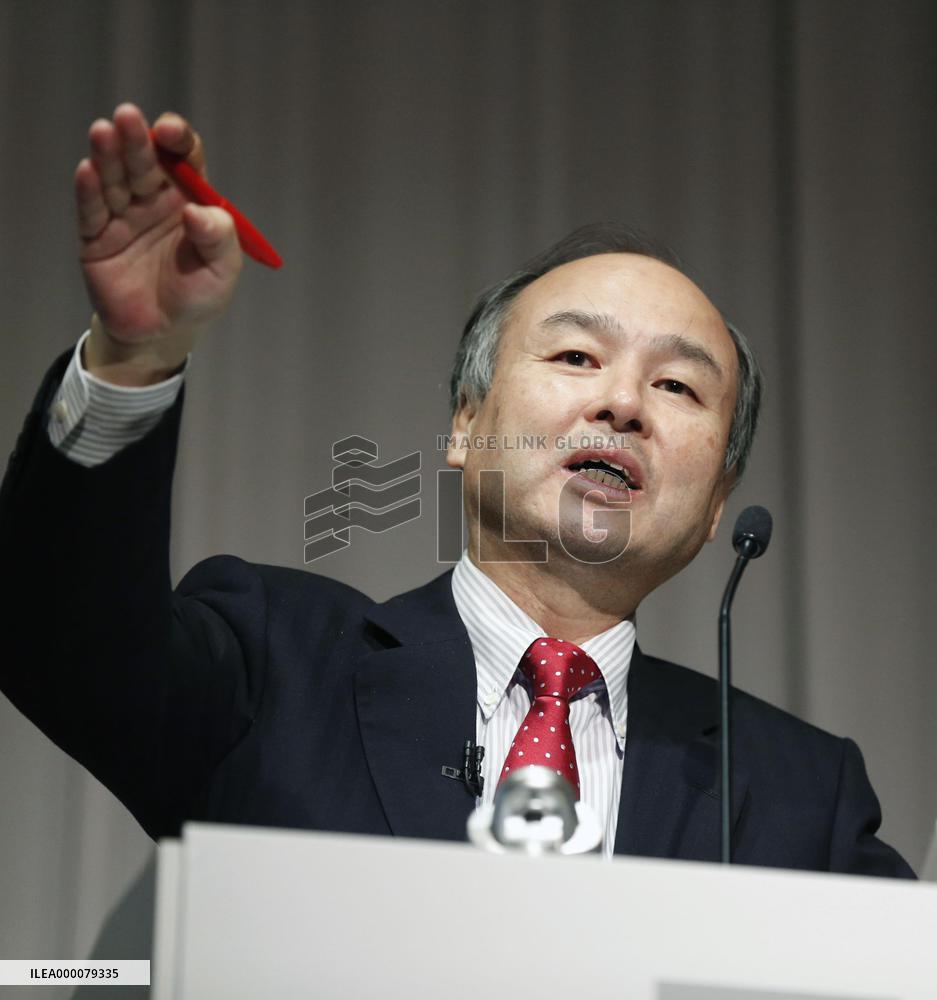SoftBank's group net profit falls 23.9% in April-Sept.