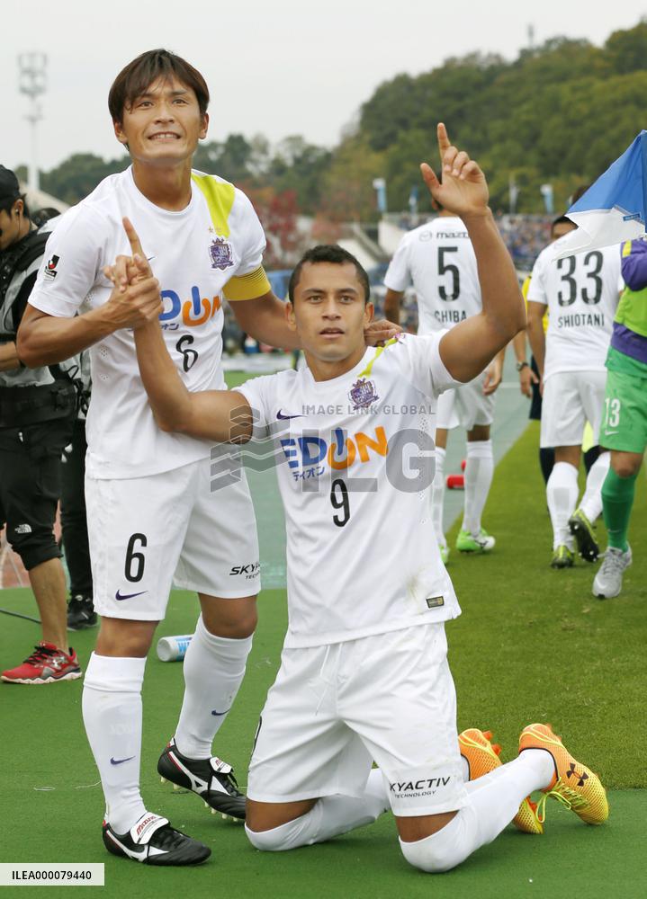 Hiroshima beat Gamba to close in on 2nd stage title