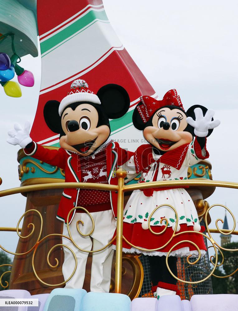 Tokyo Disneyland starts Christmas event