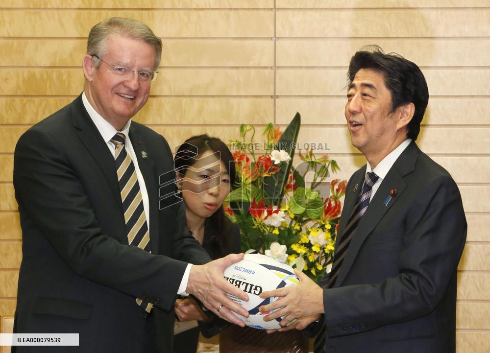 PM Abe meets with World Rugby Chairman Lapasset