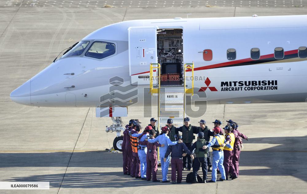 Mitsubishi Regional Jet makes maiden flight
