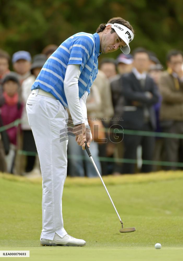 Bubba Watson takes 1st-round lead in Japan
