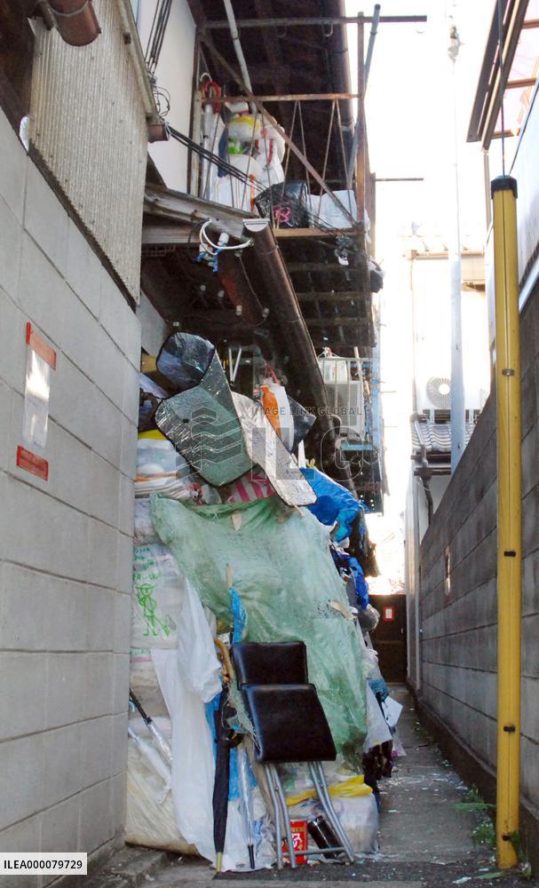 Kyoto resorts to enforcement to deal with "garbage house"