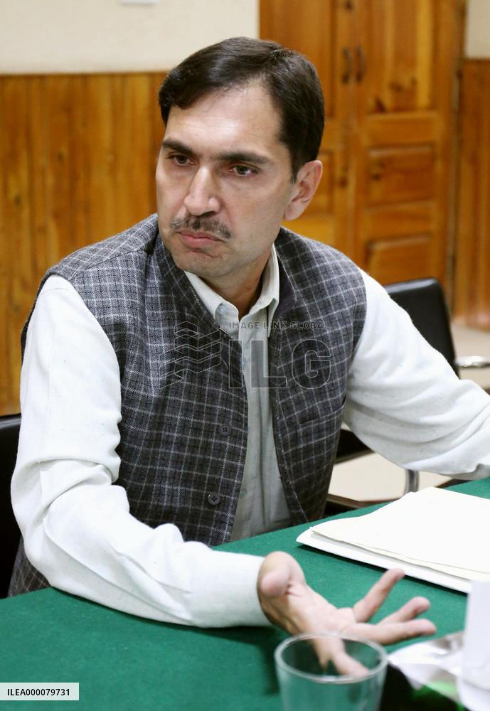 Pakistani district official explains measures to help quake victims