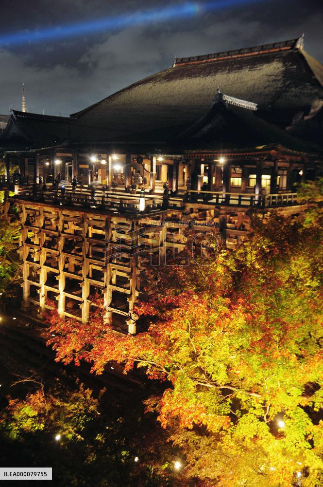 Kiyomizu-dera in Kyoto lit up