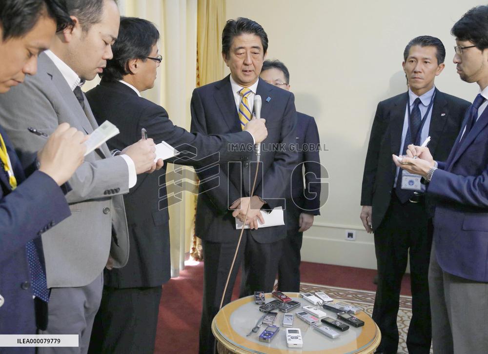 PM Abe condemns terror attacks in Paris