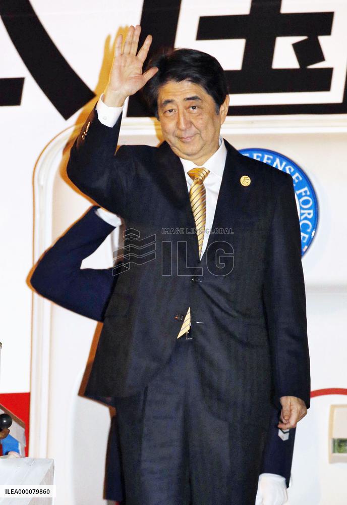 Abe heads home after G-20 summit in Turkey