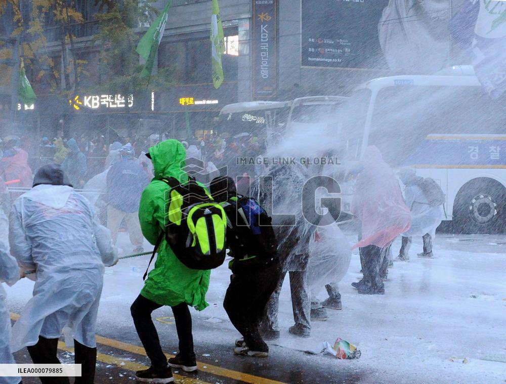 South Korean protesters clash with police in Seoul
