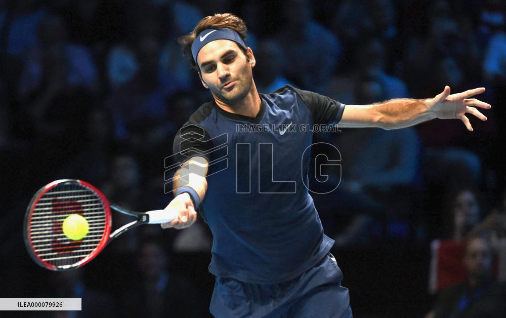 Federer beats Djokovic in ATP world tour finals