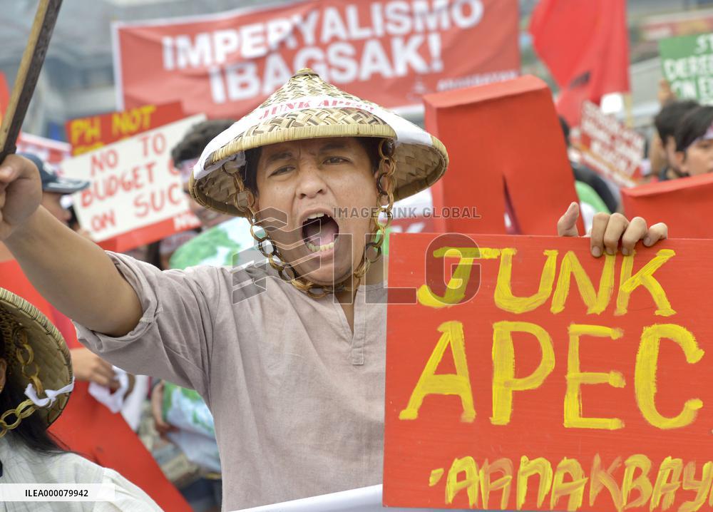 Anti-APEC demonstrators in Manila