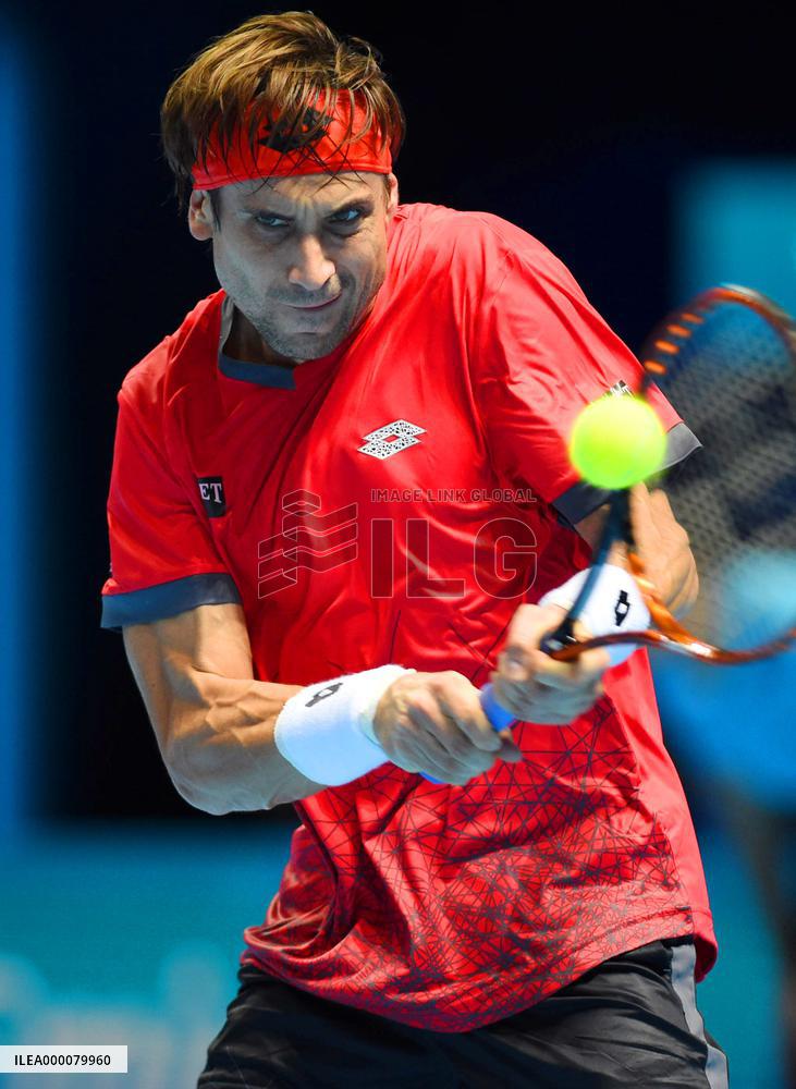 Wawrinka keeps semifinal hopes alive
