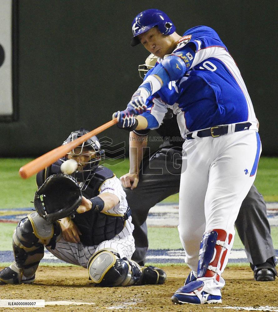Lee, S. Korea stun Japan again, reach Premier 12 final