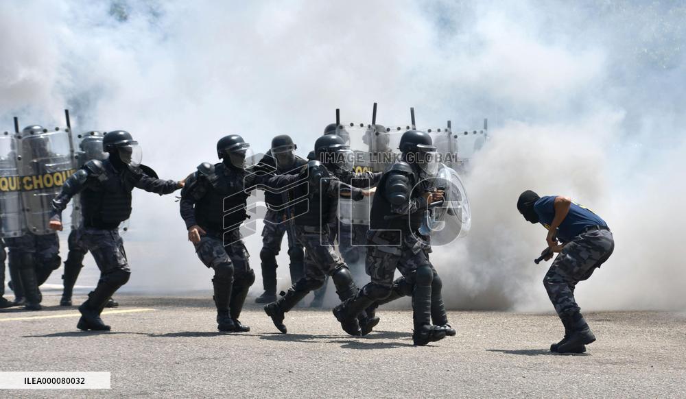 French, Brazilian police conduct joint drill in Rio