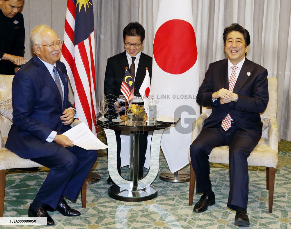 Malaysian, Japanese prime ministers hold talks