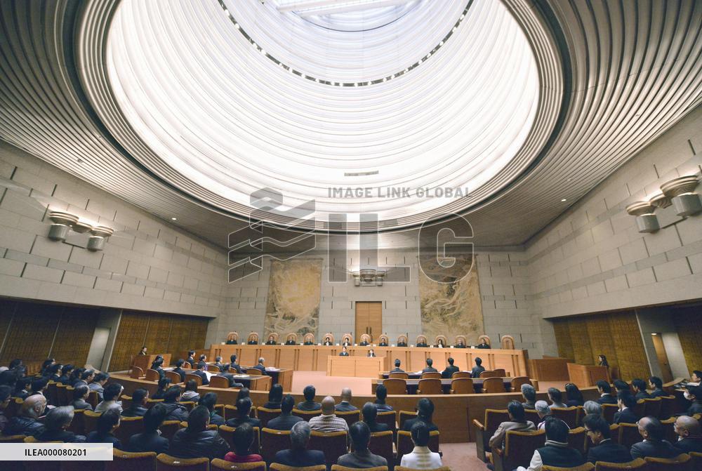 Top court questions constitutionality of 2014 election