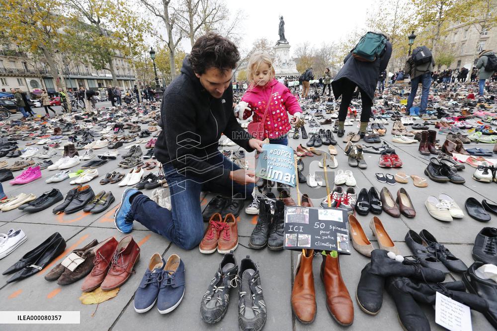 Empty shoes replace canceled Paris march