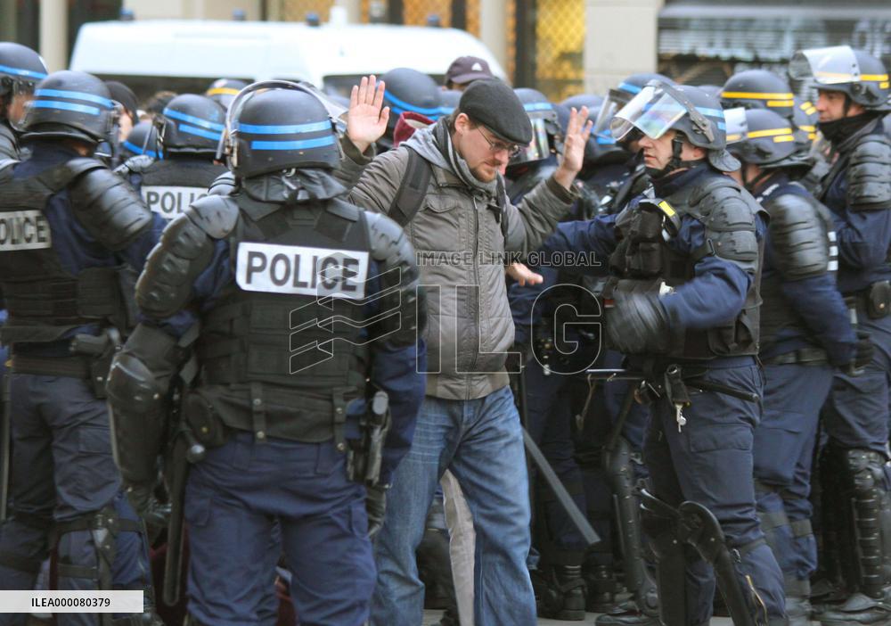 French police detain hundreds of climate change protestors