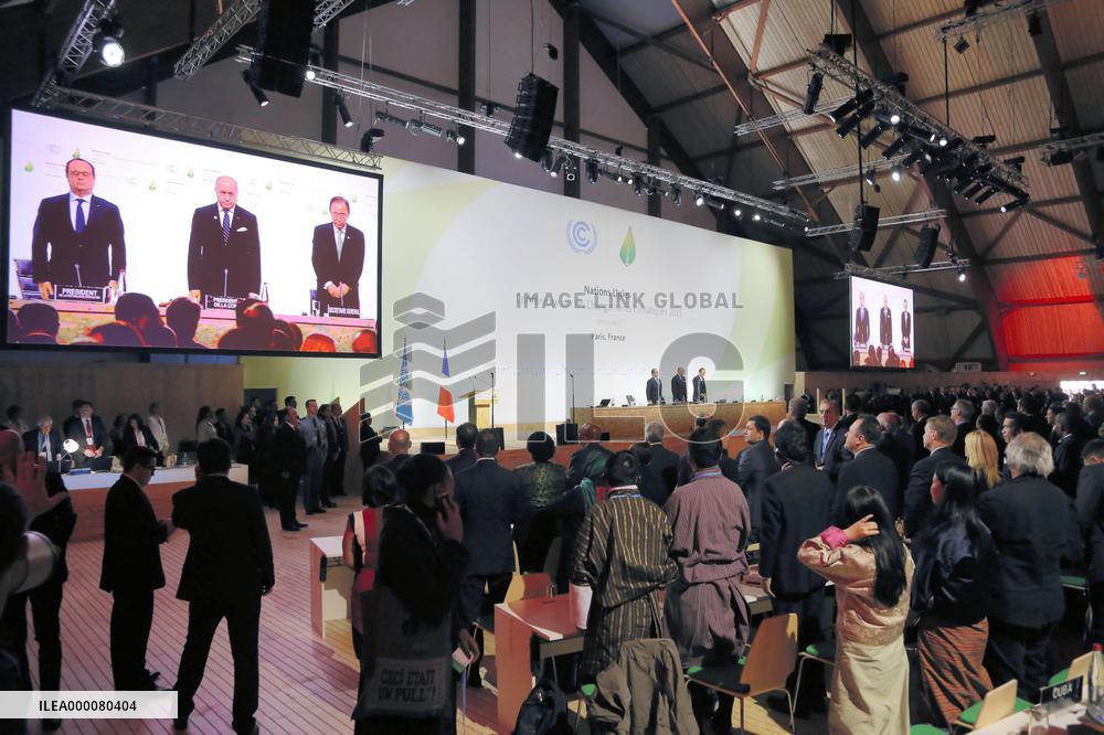 Climate summit starts in Paris aiming for global emissions deal