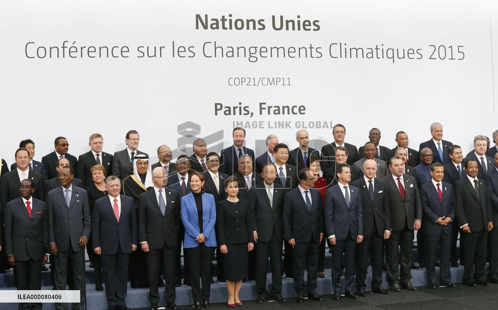 Climate summit starts in Paris aiming for global emissions deal