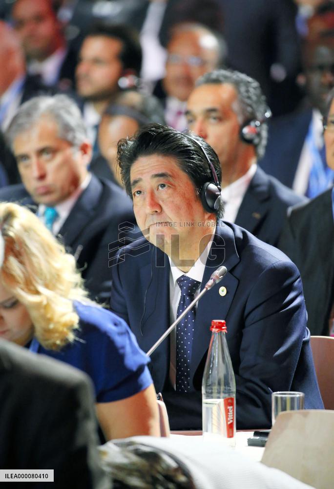 Climate summit starts in Paris aiming for global emissions deal