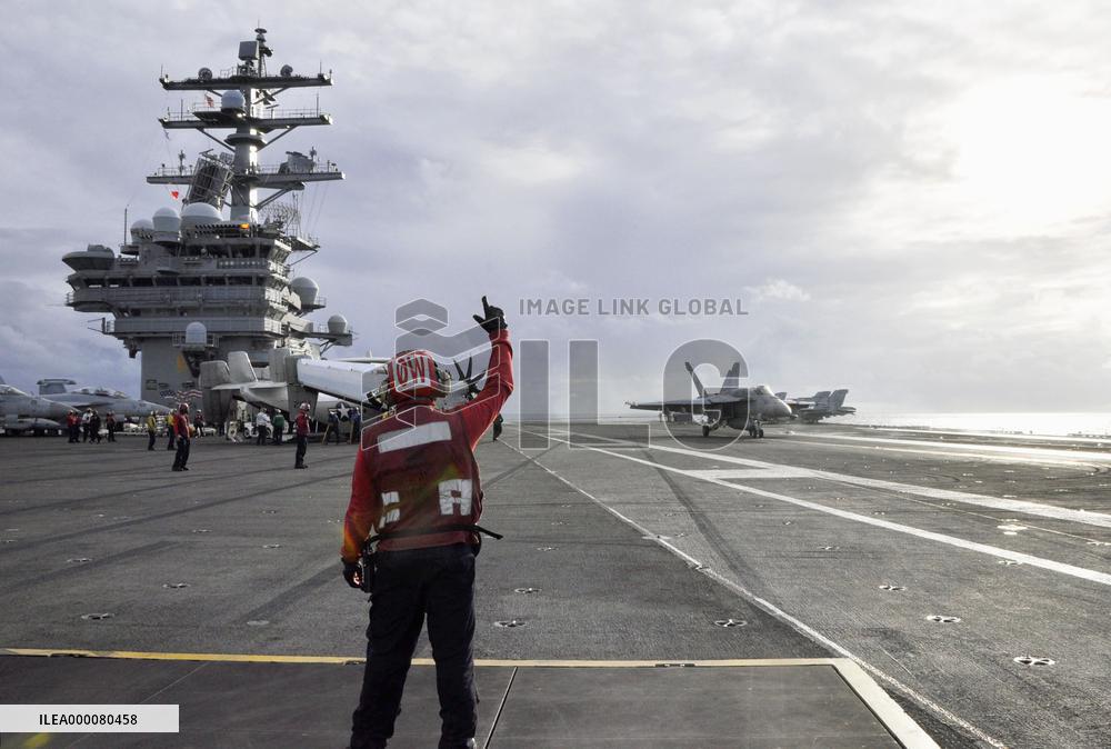 Fighter jet lands on U.S. flattop in naval drill