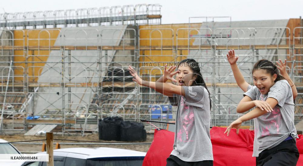 Giant coastal levee in response to quake-tsunami in Japan