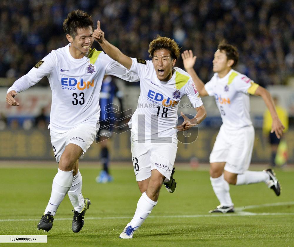 Sanfrecce Hiroshima beat Gamba Osaka