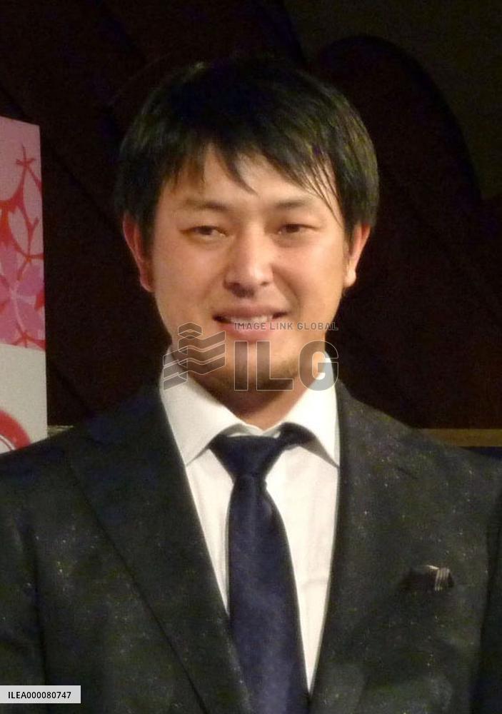 Dodgers sign Iwakuma: reports